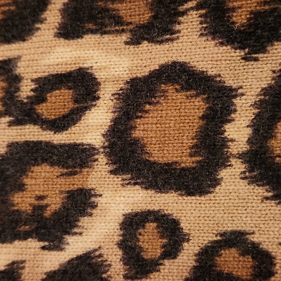 NWT 100% wool high collar leopard sweater - Picture 8 of 9